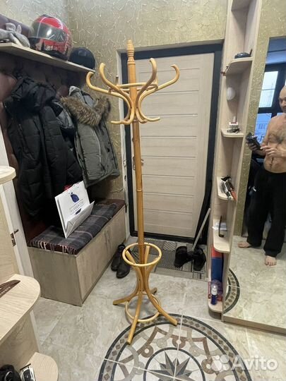 Вешалка из дерева