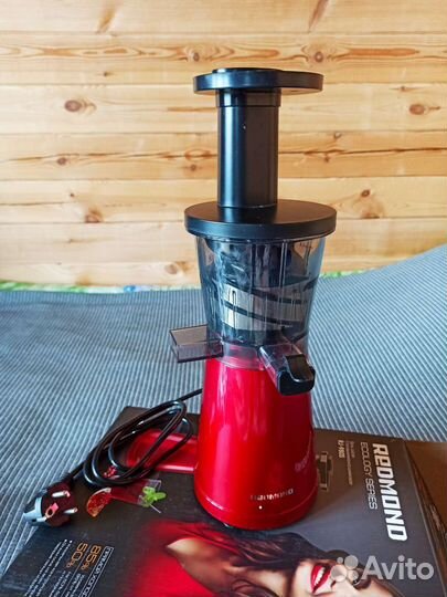 Соковыжималка шнековая Redmond RJ-980S