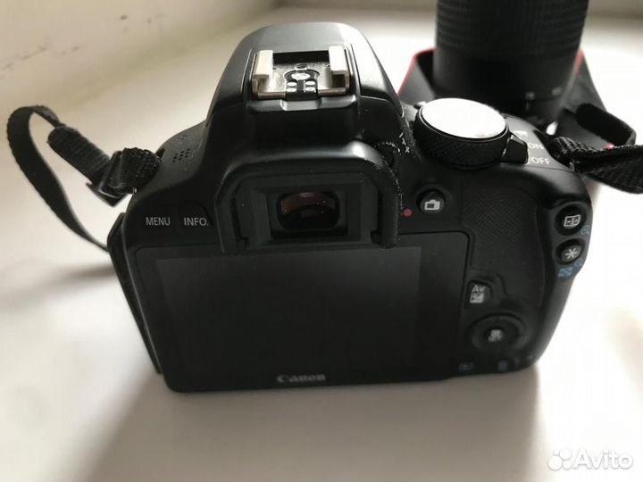 Зеркальный фотоаппарат Canon EOS100D