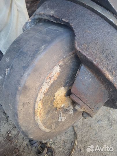 Электродвигатель,колеса на кару