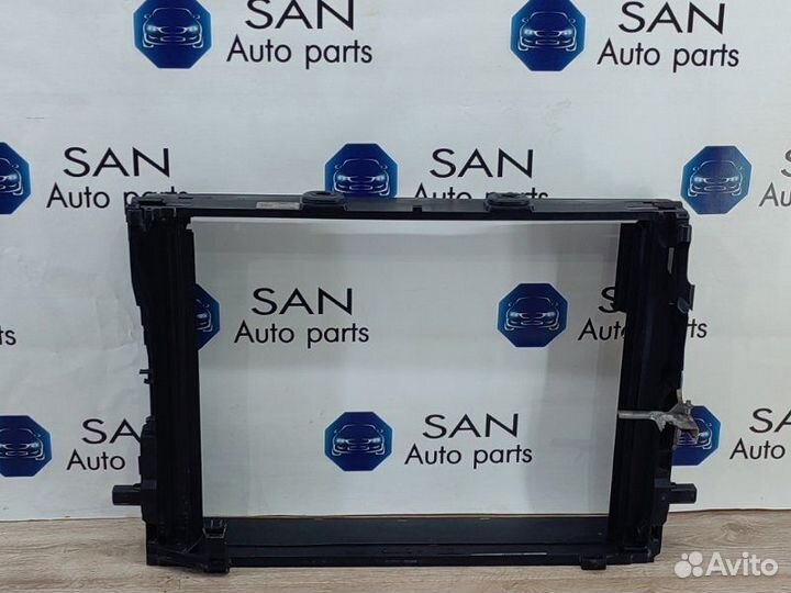 Рамка радиатора Bmw 5 F10 N52B30AF 2010