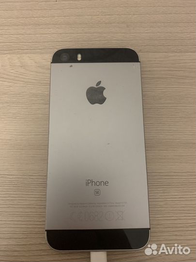 Телефон iPhone se 32 gb