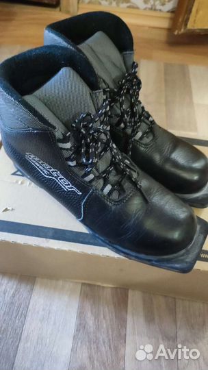 Лыжные ботинки