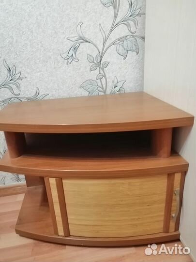 Тумбочка