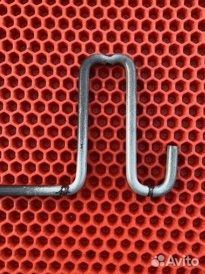 Торсион крышки багажника Mitsubishi Carisma седан