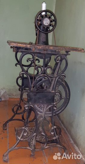 Продам швейную машину Госсшвеймашина без станины