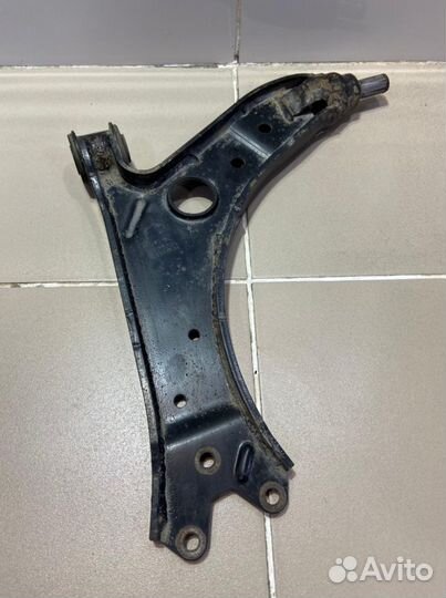 Рычаг передний правый Volkswagen Jetta 2010