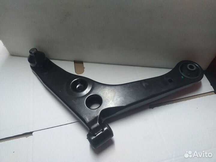 Рычаг подвески передний правый Mitsubishi Lancer 9