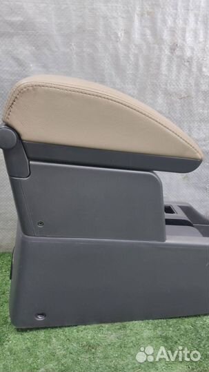 Консоль центральная с подлокотником Nissan X-Trai