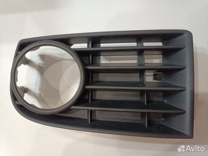 Решетка переднего бампера под противотуманкиvw