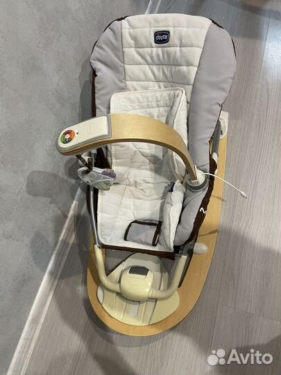 Шезлонг-качалка с музыкой для младенцев chicco