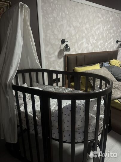 Детская кроватка с маятником круглая