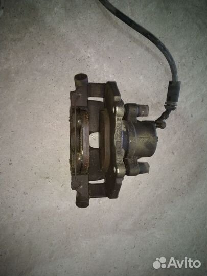 Суппорт тормозной передний правый Volvo V50