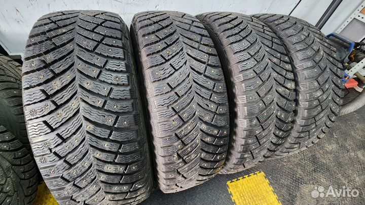 Michelin X-Ice North 4 215/65 R16