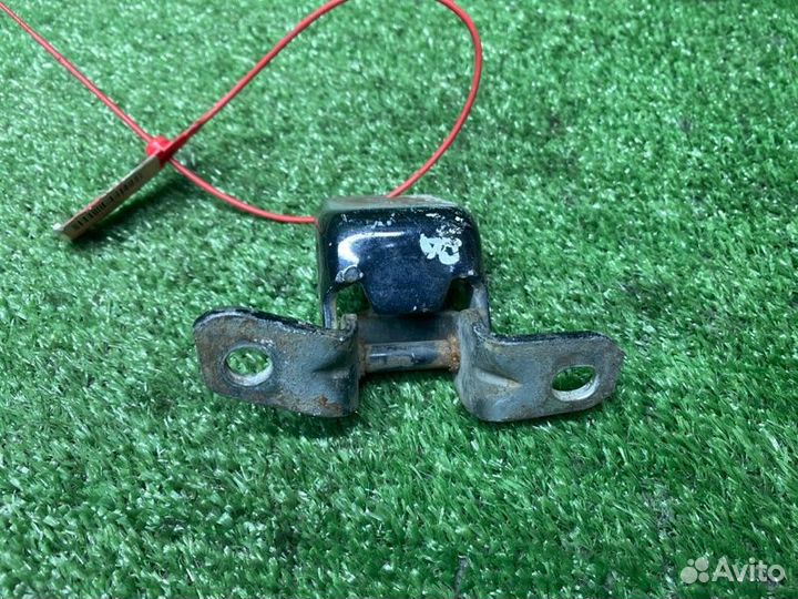 Петля двери передняя правая Mazda 3 BK