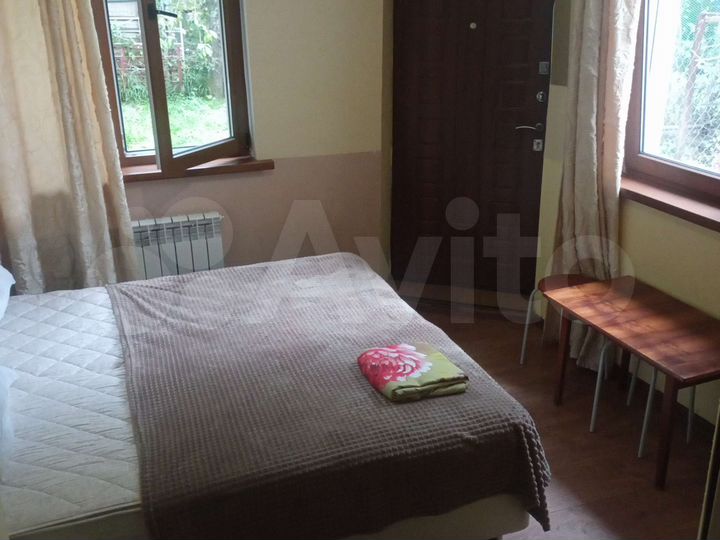 Дом 14 м² на участке 1 сот.