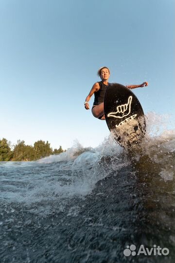Подарочный сертификат на вейксерф за катером