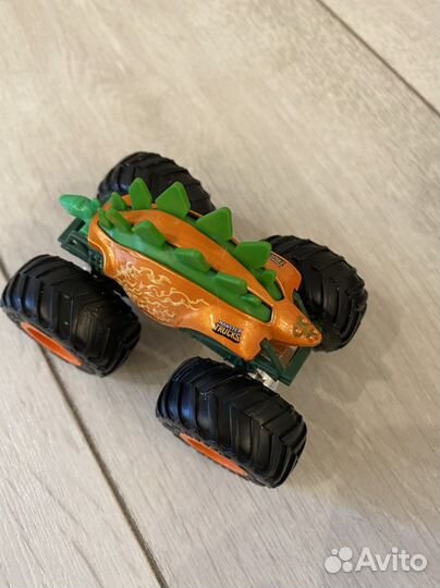 2 машинки Hot wheels monster trucks