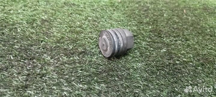 Отбойник капота Audi A4 (B8) 2007-2015