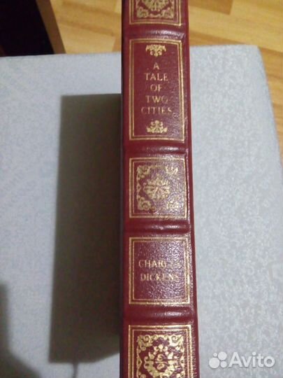 Повесть о двух городах. Диккенс. на англ. кож. обл