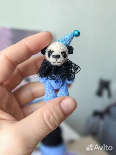 Миниатюрная вязаная игрушка амигуруми