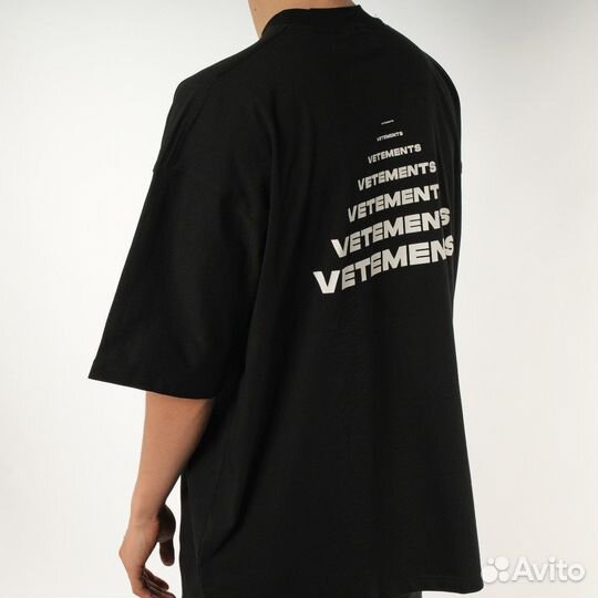 Футболка Vetements Pyremid