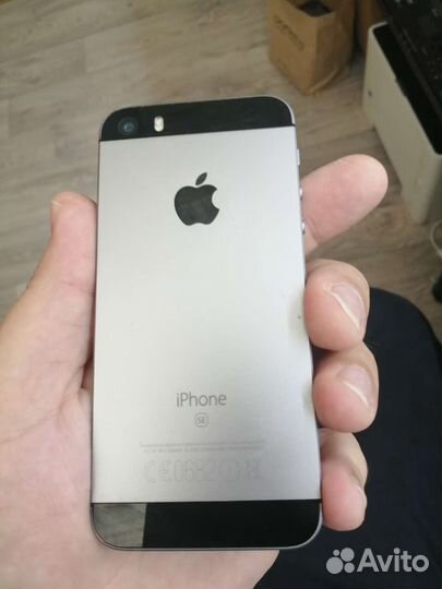 Телефон iPhone SE 2016