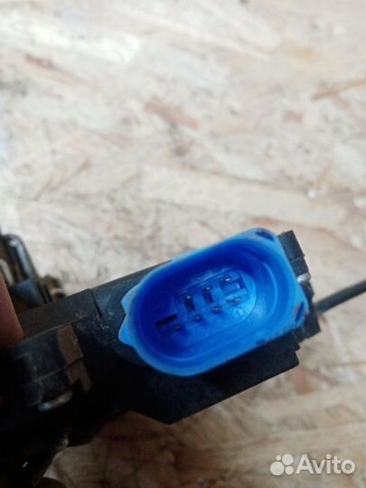 Замок двери задний правый Skoda Octavia A5 BUD