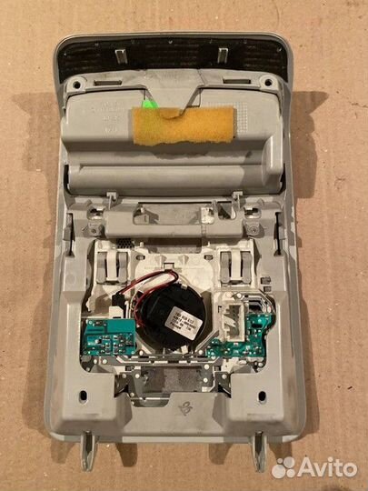 Плафон внутреннего освещения передний под люк