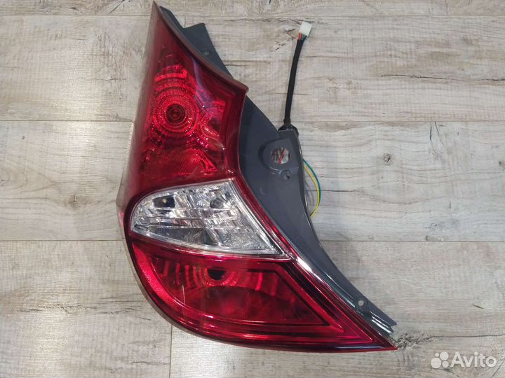 Задний левый фонарь Хундай Солярис хетчбек