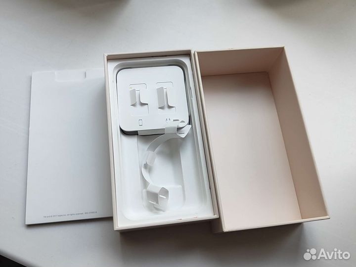 Коробка от iPhone 8