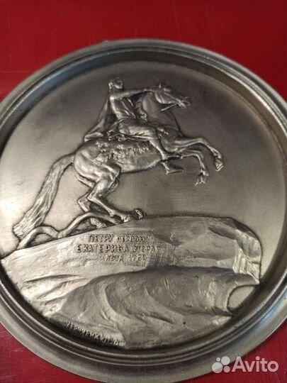 Настенное панно,медаль выстрел Авроры,медный всадн