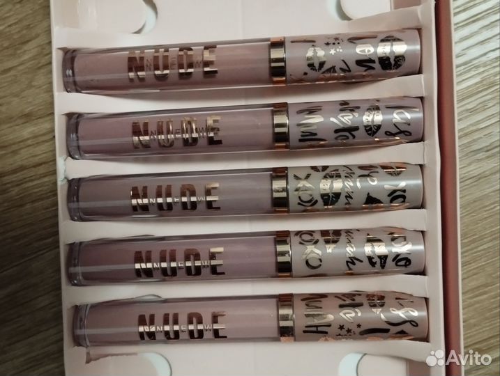 Матовая помада новая