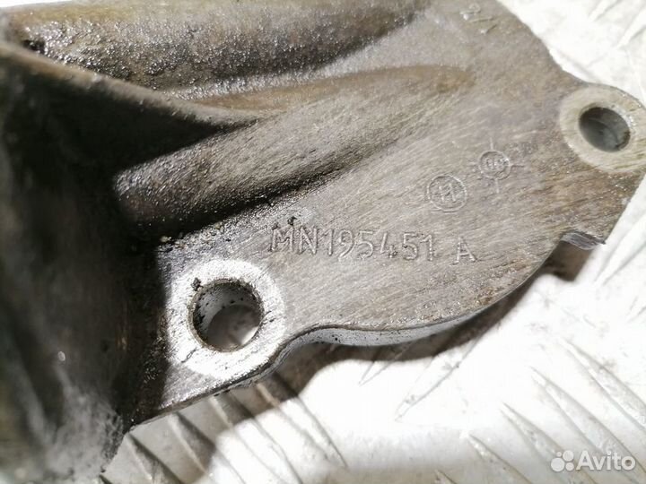 Кронштейн масляного фильтра Mitsubishi Lancer 10