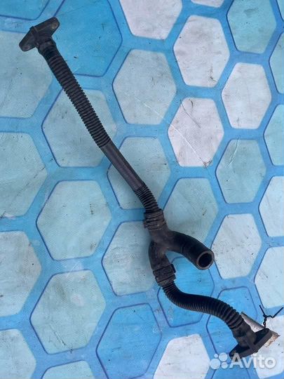 Патрубок вентиляции картерных газов 06E131143F