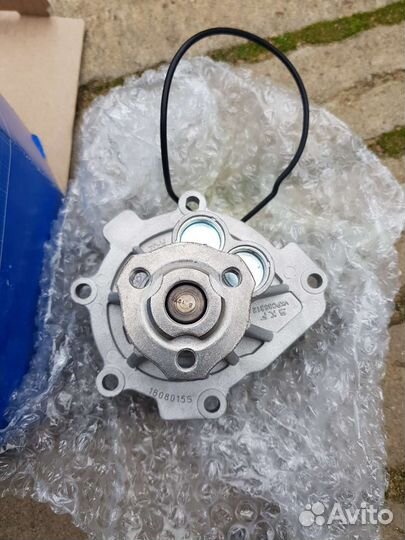 Помпа на chevrolet cruze 1.8