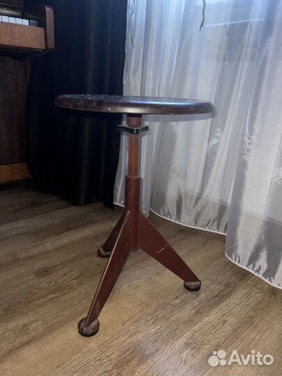 Стул для фортепиано