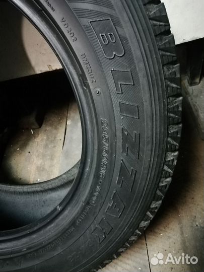 Bridgestone Blizzak DM-V2 235/60 R16