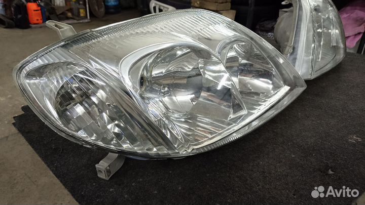 Т. Королла фары