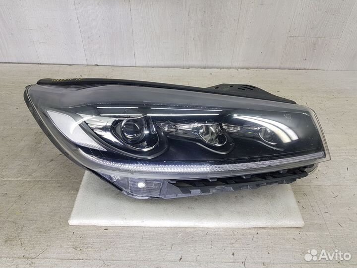 Фара правая Kia Sorento