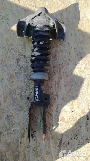 Стойка амортизатора передняя правая Volkswagen