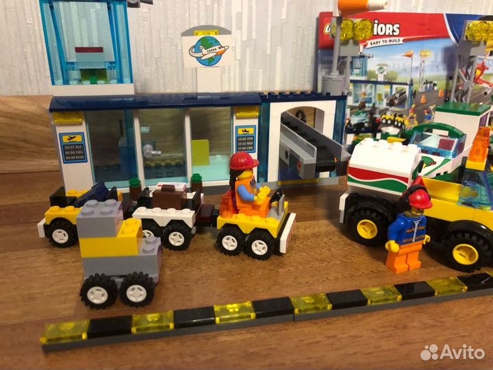 Лего 10764 Городской аэропорт +самолёты и вертолёт