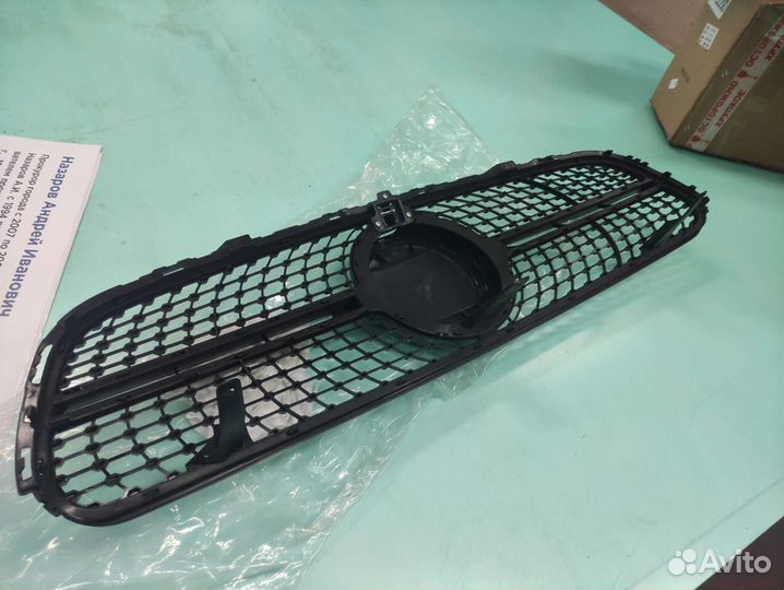 Решетка радиатора Mercedes со значком в комплектек