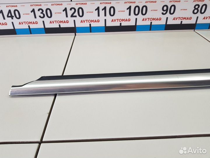 Молдинг задней правой двери