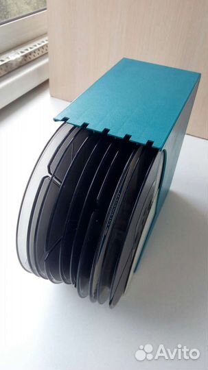 Катушки в пластиковом боксе