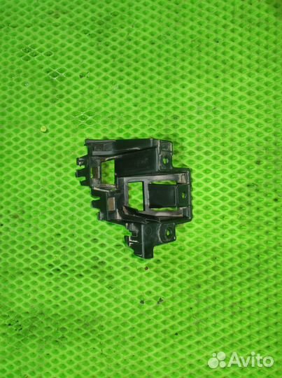 Кронштейн заднего бампера правый VW Jetta