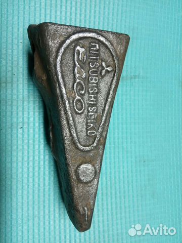 Зуб от ковша экскаватора японский ископаемый