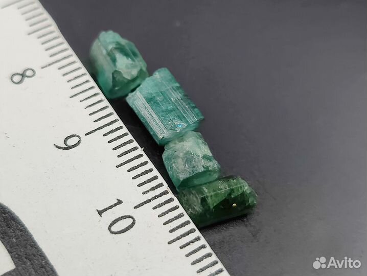 Турмалины. Природные кристаллы. Афганистан