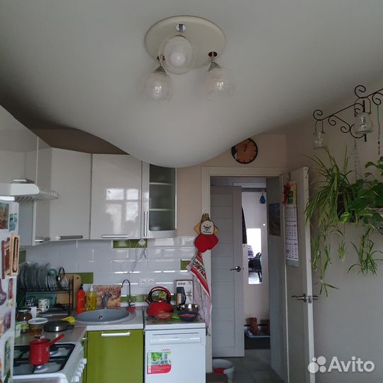 Слить воду с натяжного потолка