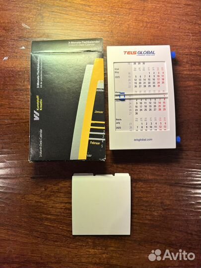 Настольный календарь в футляре